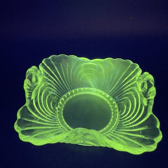 Cambridge Glass Company Caprice Clear With Handles Manganese 365nm Green UV Glow - Picture 5 of 14